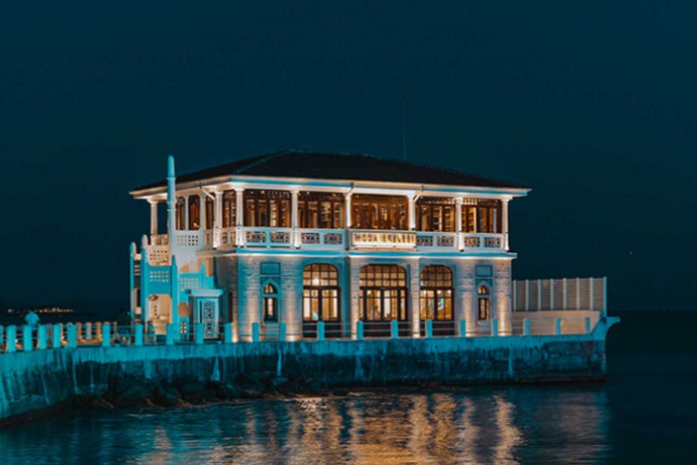Gerestaureerde Moda Pier Betovert Istanbulers!